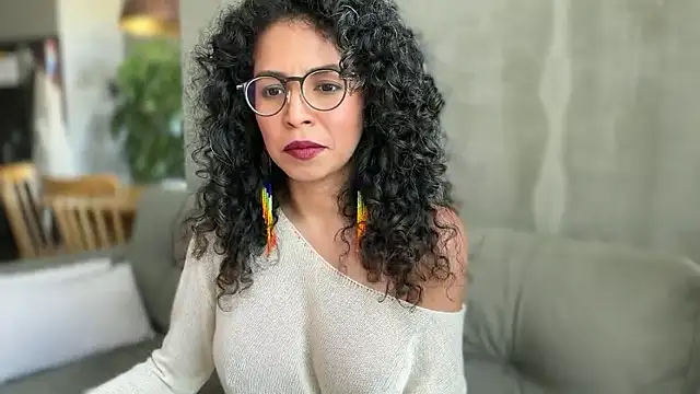 illaroom online show from February 12, 8:37 pm