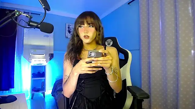charlottesexxx online show from May 4, 9:44 pm