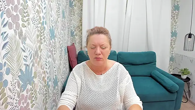 Snapshot of LeaPure chatting on December 8, 5:18 am LeaPure online show from December 8, 5:18 am