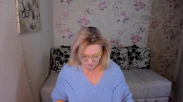 Snapshot of LeaPure chatting on December 30, 5:15 am LeaPure online show from December 30, 5:15 am