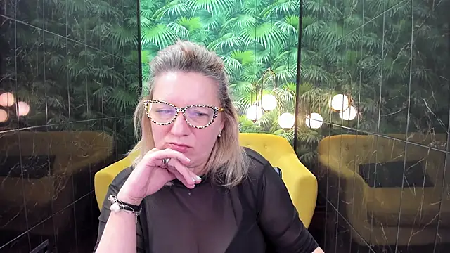 Snapshot of LeaPure chatting on January 2, 11:20 am LeaPure online show from January 2, 11:20 am