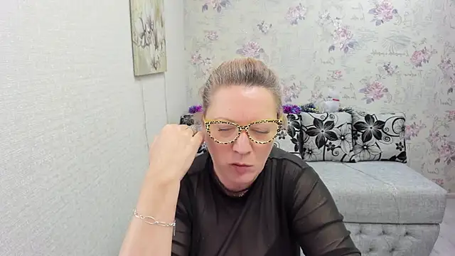 Snapshot of LeaPure chatting on January 12, 9:30 am LeaPure online show from January 12, 9:30 am