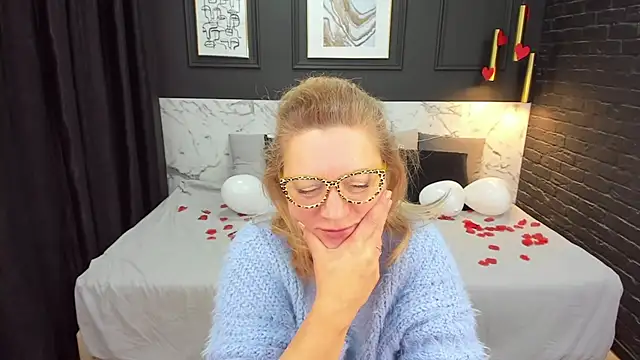 Snapshot of LeaPure chatting on February 15, 11:39 am LeaPure online show from February 15, 11:39 am