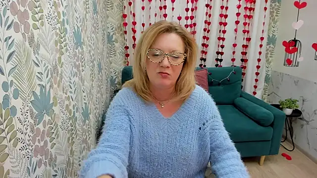 Snapshot of LeaPure chatting on February 18, 7:19 pm LeaPure online show from February 18, 7:19 pm