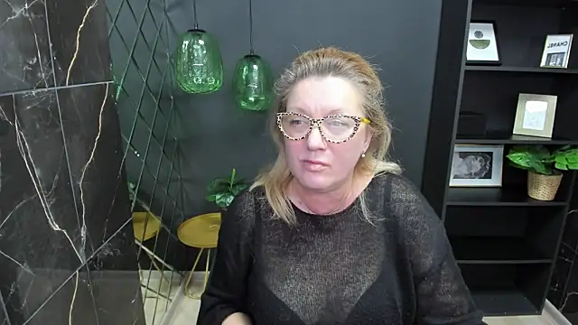 Snapshot of LeaPure chatting on March 1, 11:17 am LeaPure online show from March 1, 11:17 am