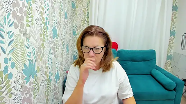 Snapshot of LeaPure chatting on September 20, 5:08 am LeaPure online show from September 20, 5:08 am