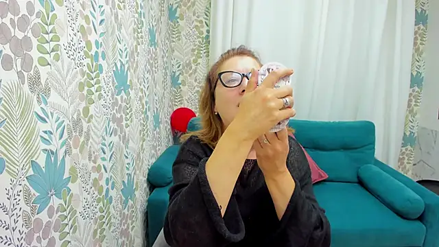 Snapshot of LeaPure chatting on September 27, 5:12 am LeaPure online show from September 27, 5:12 am