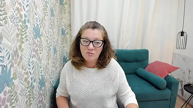 Snapshot of LeaPure chatting on November 15, 5:05 am LeaPure online show from November 15, 5:05 am