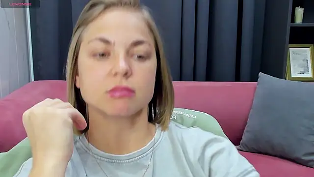 Snapshot of TataArdent chatting on November 20, 8:19 pm TataArdent online show from November 20, 8:19 pm