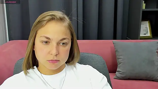 Snapshot of TataArdent chatting on December 5, 8:05 pm TataArdent online show from December 5, 8:05 pm