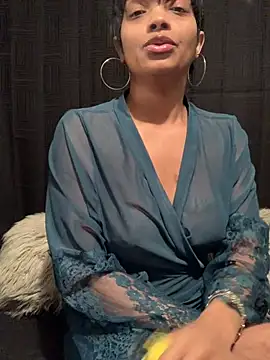 Snapshot of Rakiyahcharms chatting on January 12, 3:14 pm Rakiyahcharms online show from January 12, 3:14 pm