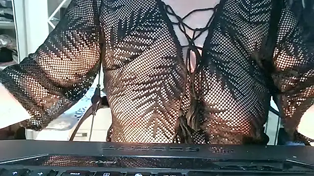 Snapshot of heidi60 chatting on November 23, 9:42 am heidi60 online show from November 23, 9:42 am