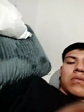 Snapshot of mikeeeeeell chatting on December 23, 4:21 am mikeeeeeell online show from December 23, 4:21 am