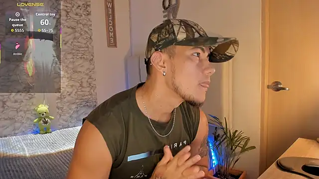 Snapshot of CRAZYBOYLOVE chatting on October 9, 10:02 am CRAZYBOYLOVE online show from October 9, 10:02 am