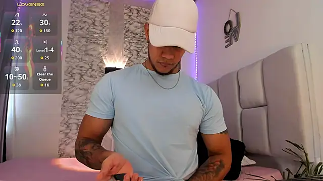 Snapshot of CRAZYBOYLOVE chatting on October 15, 1:44 pm CRAZYBOYLOVE online show from October 15, 1:44 pm