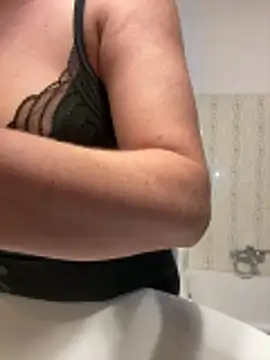 Snapshot of Wet-Pussycat chatting on November 16, 1:11 am Wet-Pussycat online show from November 16, 1:11 am