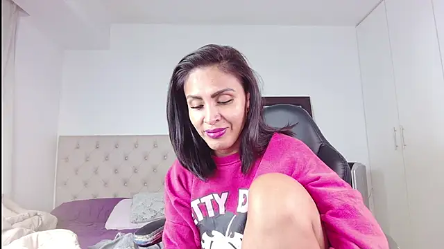 Snapshot of ms_freyax chatting on July 8, 5:12 am ms freyax online show from July 8, 5:12 am