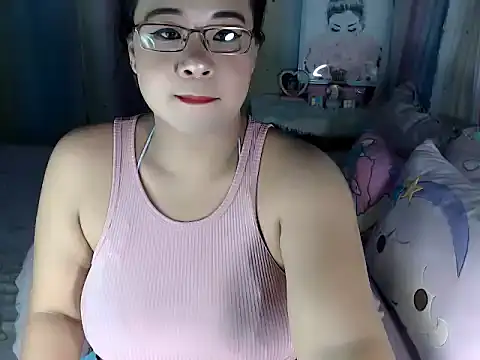 Snapshot of hersheykisses07 chatting on February 22, 3:18 am hersheykisses07 online show from February 22, 3:18 am