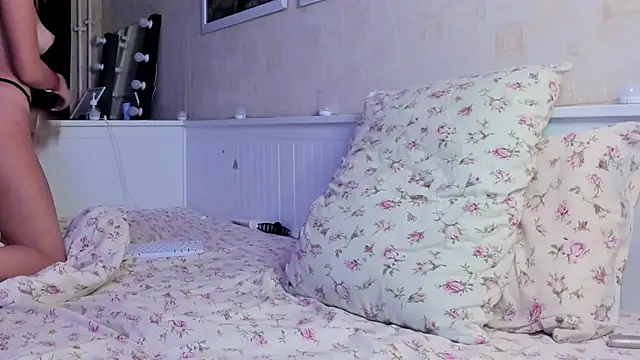 MaryDreaminess online show from February 7, 8:01 pm