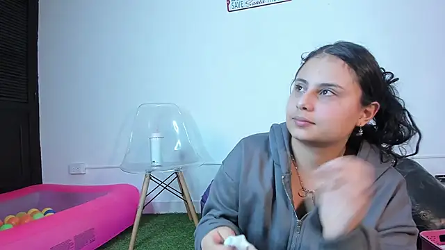 Snapshot of AbbyTaylorr chatting on November 25, 9:04 pm AbbyTaylorr online show from November 25, 9:04 pm