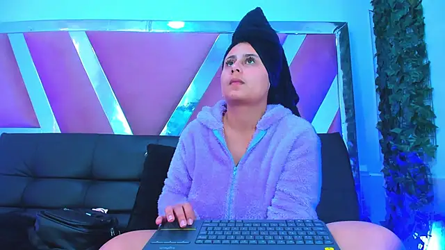 Snapshot of AbbyTaylorr chatting on February 21, 6:31 pm AbbyTaylorr online show from February 21, 6:31 pm