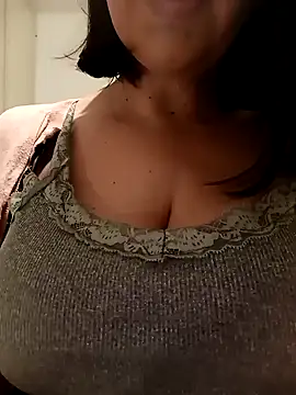 Snapshot of Dolcissima33 chatting on February 12, 7:13 pm Dolcissima33 online show from February 12, 7:13 pm