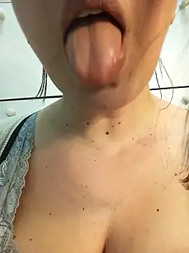 Snapshot of Dolcissima33 chatting on March 3, 1:20 pm Dolcissima33 online show from March 3, 1:20 pm