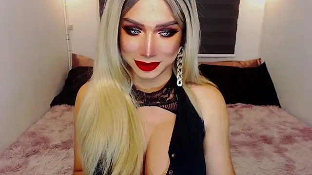 Snapshot of HugeCockDominantXxX chatting on June 5, 12:39 am HugeCockDominantXxX online show from June 5, 12:39 am