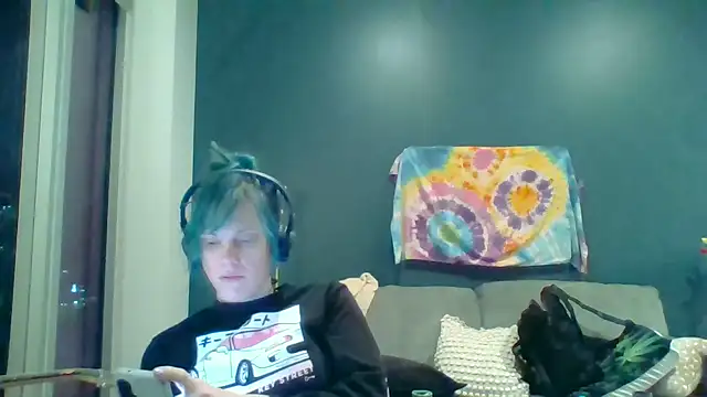 Snapshot of TheDaisyChaos chatting on December 17, 3:12 am TheDaisyChaos online show from December 17, 3:12 am