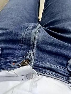 Snapshot of Babyucum4me chatting on January 27, 6:31 pm Babyucum4me online show from January 27, 6:31 pm