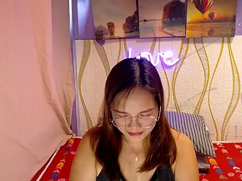 BURBERRY69 online show from February 26, 5:50 am