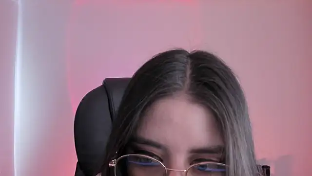 Snapshot of HazelKush chatting on September 22, 4:20 pm HazelKush online show from September 22, 4:20 pm