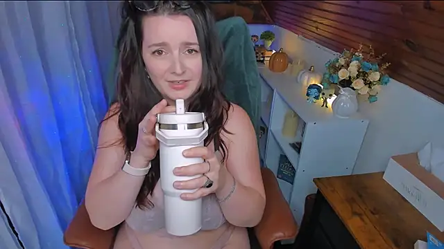 ErinMarshall online show from April 27, 2:26 pm