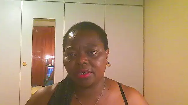 Snapshot of MatureBoobsDiva chatting on February 25, 8:09 pm MatureBoobsDiva online show from February 25, 8:09 pm