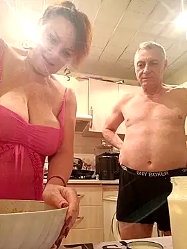 Snapshot of _lady_red_ chatting on December 29, 3:24 pm lady red online show from December 29, 3:24 pm