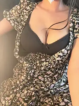 Snapshot of Cute_crystal chatting on February 26, 7:27 pm Cute crystal online show from February 26, 7:27 pm