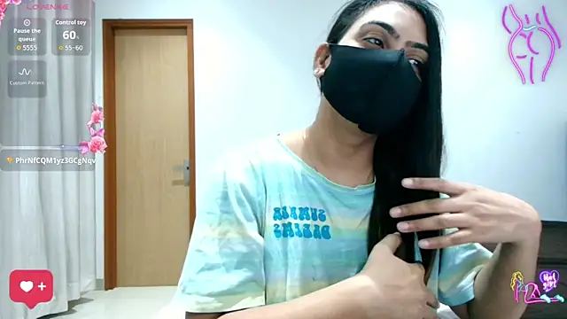 Snapshot of DesiZoya chatting on May 26, 11:23 pm DesiZoya online show from May 26, 11:23 pm
