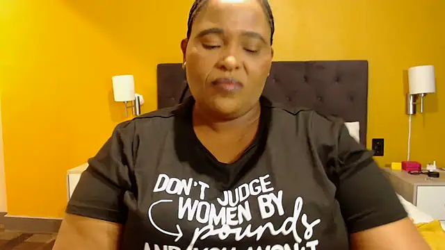 Snapshot of zandile chatting on April 29, 8:59 pm zandile online show from April 29, 8:59 pm