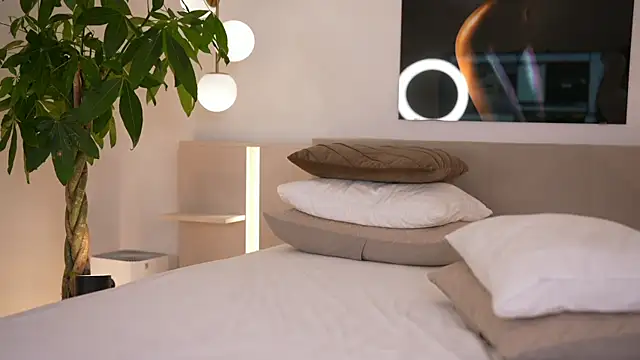 DoviaClaire online show from December 5, 8:01 am