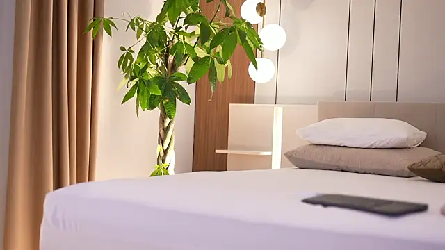 DoviaClaire online show from February 14, 8:00 am