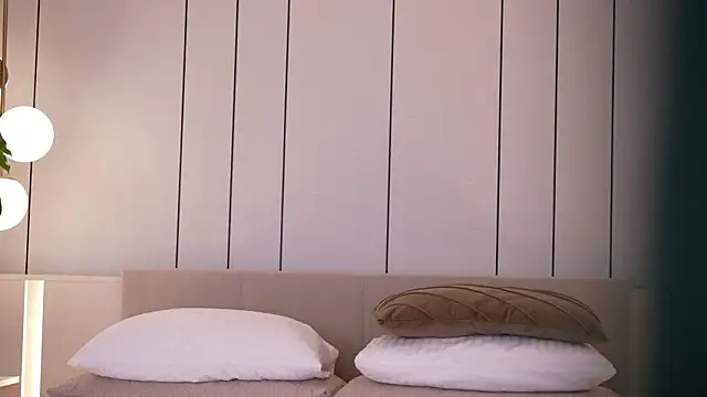 DoviaClaire online show from March 14, 7:36 am