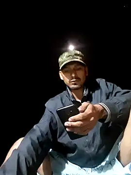 Snapshot of Sirius_5 chatting on December 13, 3:38 am Sirius 5 online show from December 13, 3:38 am