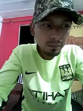 Snapshot of Sirius_5 chatting on December 21, 12:09 am Sirius 5 online show from December 21, 12:09 am