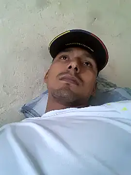 Snapshot of Sirius_5 chatting on January 4, 10:24 pm Sirius 5 online show from January 4, 10:24 pm