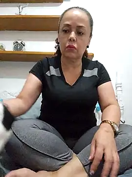 Snapshot of BadMicaela1 chatting on November 25, 5:07 am BadMicaela1 online show from November 25, 5:07 am