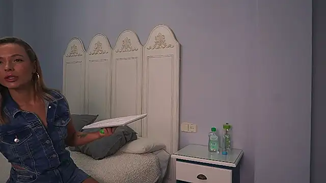 Snapshot of new_dee chatting on January 11, 9:36 am new dee online show from January 11, 9:36 am