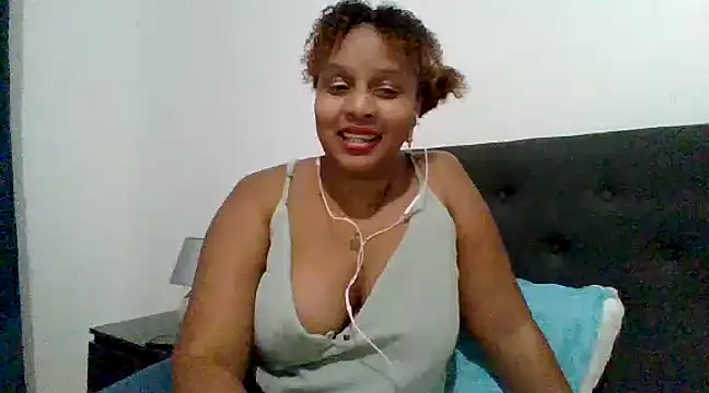 Snapshot of Nathyjess195 chatting on December 12, 6:21 pm Nathyjess195 online show from December 12, 6:21 pm
