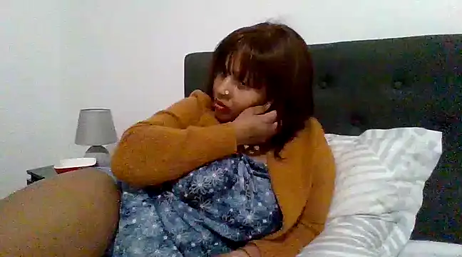 Snapshot of Nathyjess195 chatting on January 24, 7:49 pm Nathyjess195 online show from January 24, 7:49 pm