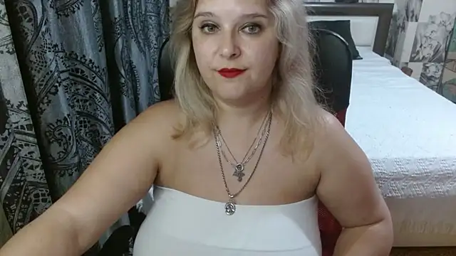 Snapshot of Boolochka chatting on July 1, 7:24 pm Boolochka online show from July 1, 7:24 pm