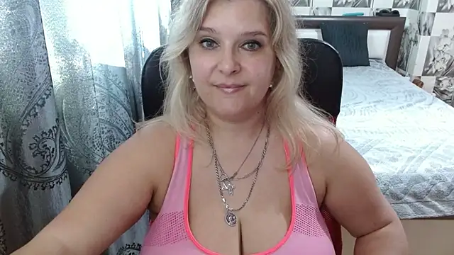 Snapshot of Boolochka chatting on July 15, 2:33 pm Boolochka online show from July 15, 2:33 pm
